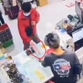 影/買刀畫面曝！50歲無業男不滿遺產分配 「手刃」勸架侄