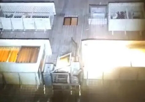 影/北市信義區住宅火警!屋主急帶愛犬逃頂樓 警消疏散70人