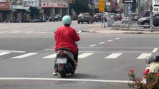 嘉義轎車高速猛撞2機車 駕駛「疑沒煞車」惹禍還肇逃