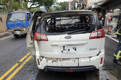 陽明山仰德大道火燒車 休旅車陷火海駕駛急逃生