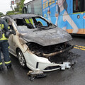 陽明山仰德大道火燒車 休旅車陷火海駕駛急逃生