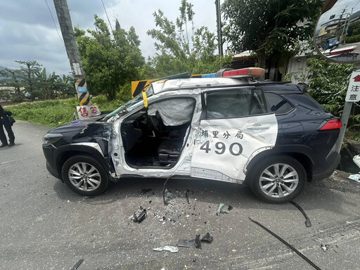 影/砂石拼裝車攔腰撞警車 南投2警受困送醫幸無大礙
