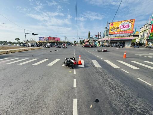 影/高雄騎士闖紅燈!他擦撞2人竟棄車徒步落跑