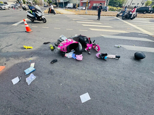 影/高雄騎士闖紅燈!他擦撞2人竟棄車徒步落跑