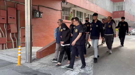 影/高雄警逮10人販毒集團! 現場查獲大量喪屍菸彈