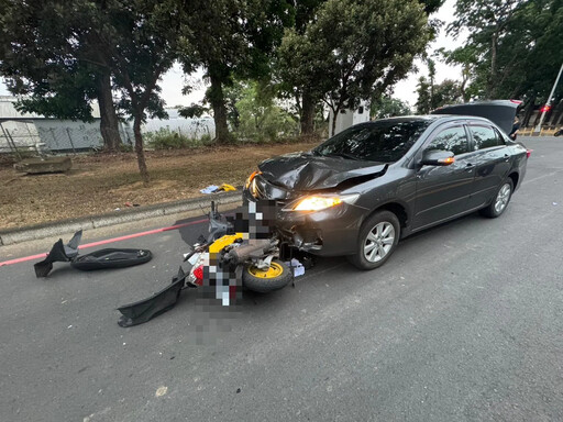 影/驚險一瞬!屏科大生騎車遭轎車撞飛骨折送醫 幸無生命危險