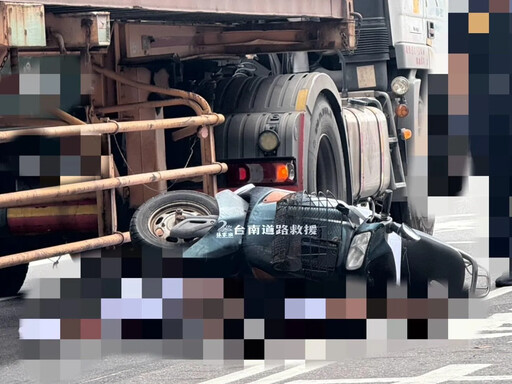影/怵目驚心!台南上班時間20人直擊 老翁遭大車輾斃見骨