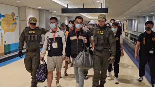 影/55位受困緬甸詐騙園區台人回來了!其中25人是通緝犯