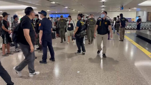 影/55位受困緬甸詐騙園區台人回來了!其中25人是通緝犯
