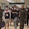 影/55位受困緬甸詐騙園區台人回來了！其中25人是通緝犯