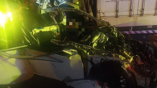影/絕望片!國1仁德段悲慘死亡車禍 女乘客浴血哭喊「救我」