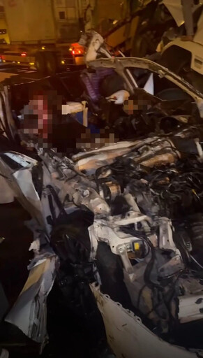 影/絕望片!國1仁德段悲慘死亡車禍 女乘客浴血哭喊「救我」