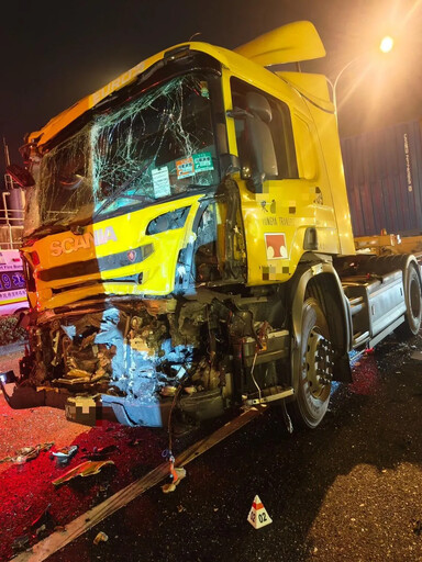 影/絕望片!國1仁德段悲慘死亡車禍 女乘客浴血哭喊「救我」