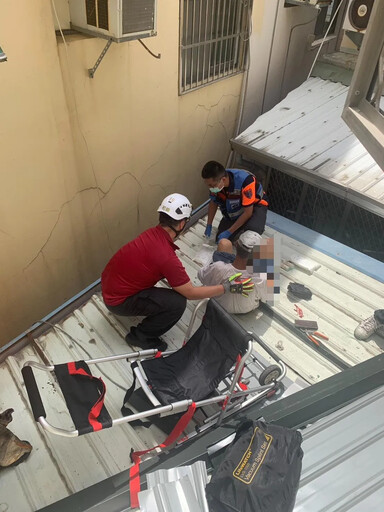 台南60歲工人施工從4樓摔落2樓 腿部開放性創傷送醫