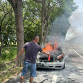台1線火燒車！駕駛「聞塑膠燃燒異味」急下車逃生