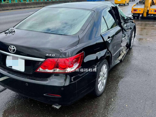 台南仁德國道一號6車連環撞 3人送醫意識清楚