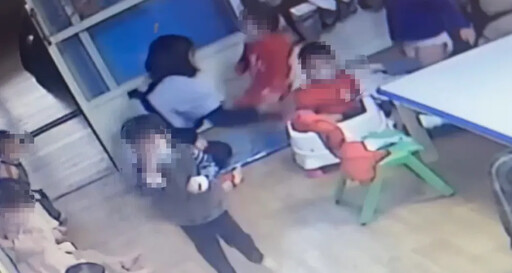 可惡!台中私托爆虐童「女教保員換尿布強拉」 幼童倒頭栽重摔