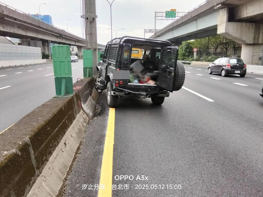 影/國1豪華休旅車駕駛疑發病! 連跨4車道撞護欄百米亡