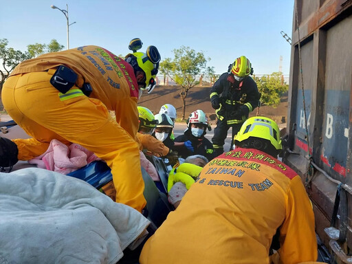 影/台中貨車駕駛「變形身亡」最新!晨運男驚恐直擊