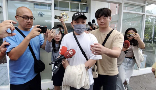 閃兵連環燒!「阿虎」遭上銬送新北檢 低聲:謝謝關心