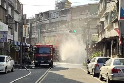 影/嘉義市店家瓦斯外洩!警消灑水警戒、封鎖百公尺