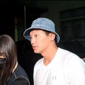 影/「棒棒堂」威廉涉閃兵 警訊畢深夜移送新北檢