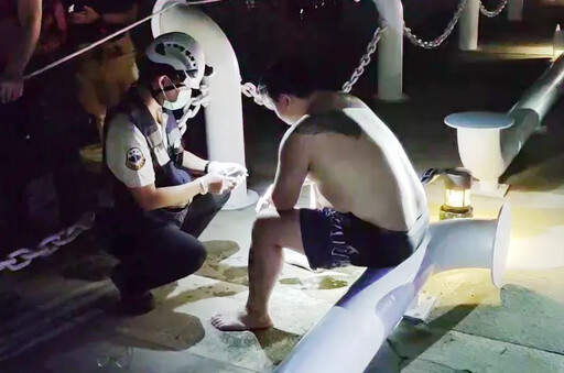 影/鐵達尼號之人狗情未了?高雄男為救跳海愛犬「You jump I Jump」