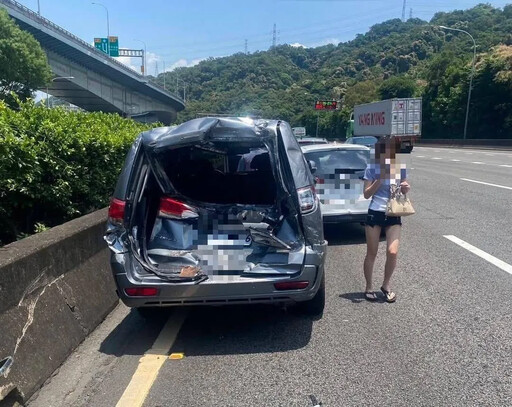 國1北向泰山段「5車追撞、車尾全毀」 傷亡不明釀紫爆