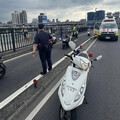 新北華江橋連環車禍 4機車追撞2人慘摔受傷送醫
