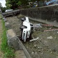 影/大雅小貨車與機車相撞！摔落水溝翻覆 2駕駛受傷