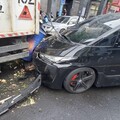 影/新北蘆洲休旅車連撞2車 2人受傷送醫