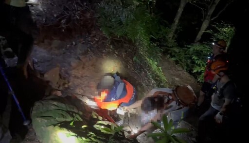 桃園一家四口登石牛山迷路受困 消防夜間護送下山