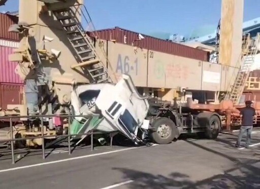影/高雄港碼頭聯結車撞起重機「當場斷頭」! 駕駛慘死