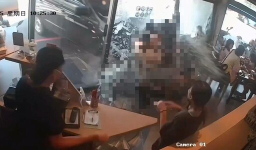 影/直擊!花蓮廂型車撞進早餐店2人噴飛 13人輕重傷