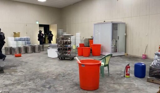 影/真的「搗破」製毒工廠!台中警開2千萬裝甲車攻堅
