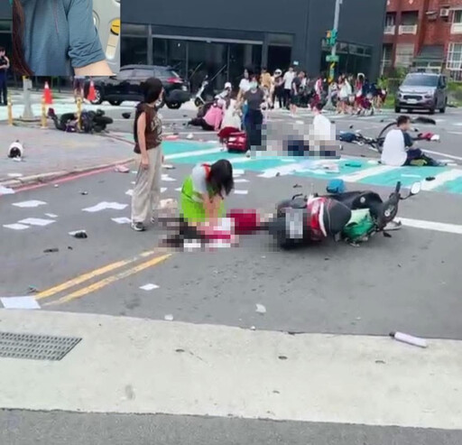 影/北大國小旁汽車暴衝!3學童命危躺地 搶救畫面曝