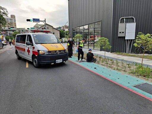 影/北大國小旁汽車暴衝!3學童命危躺地 搶救畫面曝