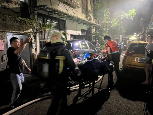 北投民宅大火!7旬嬤昏迷被緊急送醫 驚險現場直擊