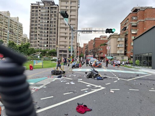 昨才剛奪3命!三峽死亡路口又見長者開車「不理導護媽媽硬闖」