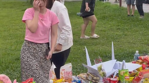 三峽車禍死者家屬手寫卡片 悼念愛女:爸、媽會好好生活