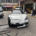 影/找不到小王怒氣沖天！台中男開保時捷連撞2宅洩憤