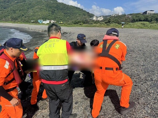南方澳內埤沙灘「打赤膊男屍」浪頭上漂浮 遊客嚇壞