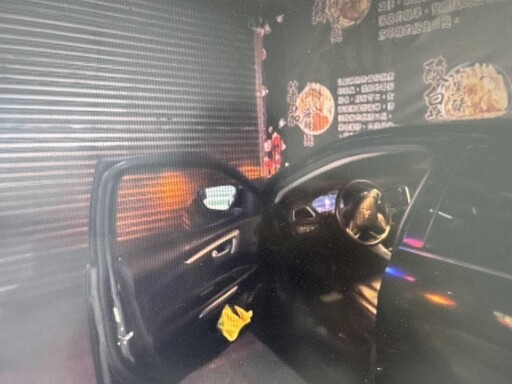 影/桃園阿公開豪車「血糖低」衝撞店家!男子驚險閃過