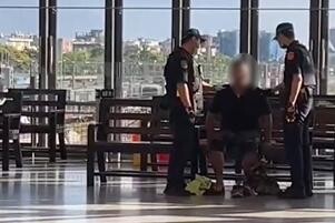 影/車長遭「超派鐵拳」打飛眼鏡!鐵路警不處置惹議