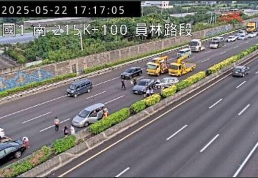 國道1號北上215.1K五車追撞!占用內中車道回堵2公里