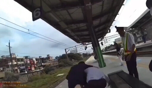 影/台鐵又見乘客鬧事!醉漢動手推站務員 警到場管束