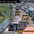 國1北上彰化路段火燒車！ 狂冒黑煙...車頭全黑停路肩