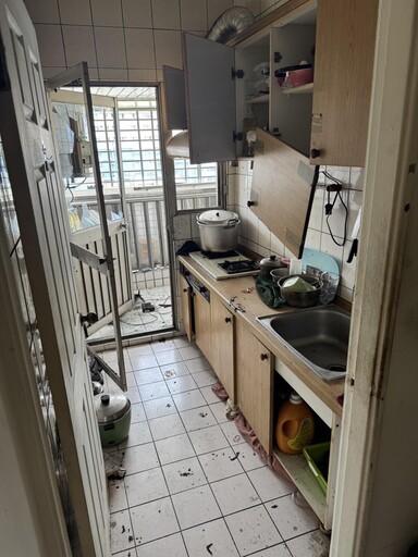 影/台中「社區大樓氣爆」! 門窗炸開「屋主毀容四肢燒燙傷」