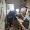 影/台中「社區大樓氣爆」！ 門窗炸開「屋主毀容四肢燒燙傷」