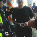 影/桃園男遭酒駕拖行1.5公里命危 勇女踹車：再開他會死